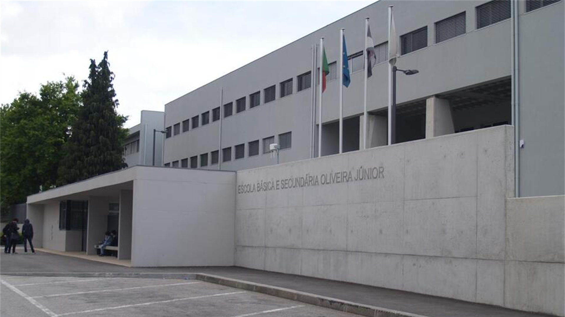 Escola Básica e Secundária Oliveira Júnior